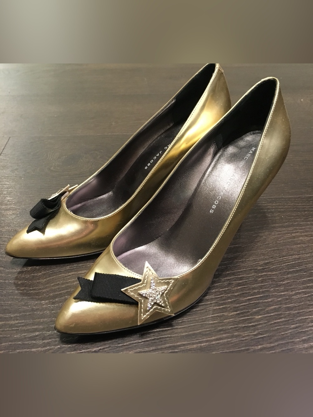Marc Jacobs Metallic Gold Star Bow Pointed-Toe Pumps